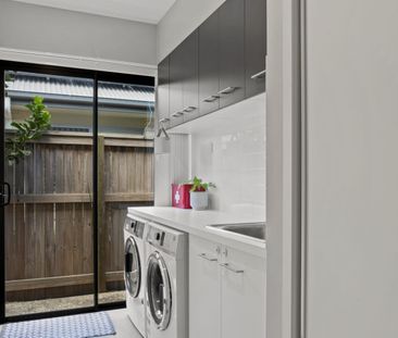 Modern Elegance Meets Comfort - Photo 3