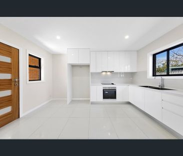 5A Brisbane Road, St Johns Park, NSW 2176 - Photo 5