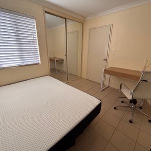 South Perth - Photo 2