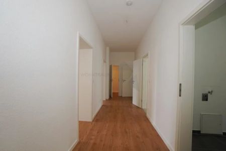 Geräumige Erdgeschoss-Wohnung mit saniertem Bad und Balkon - Photo 3