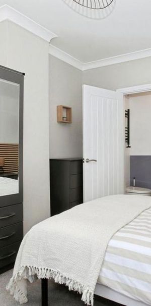 1 bedroom in a house share to rent - Photo 1