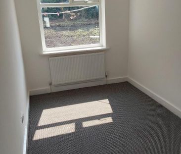 3 bedroom flat to rent - Photo 3