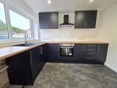 3 bedroom semi-detached house to rent - Photo 4