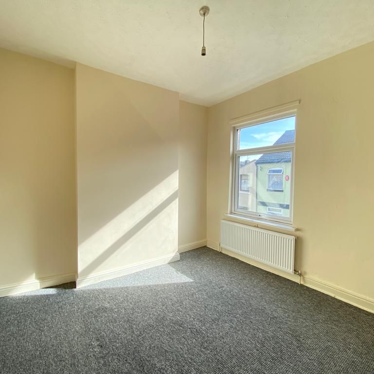 2 bedroom house to rent Plant Street, ST3 - Photo 1