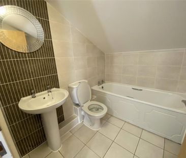 2 bedroom penthouse to rent - Photo 3