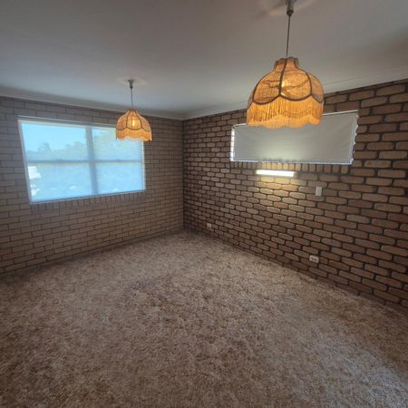 Mansfield State High School Catchment! Fantastic Family Home with Ample Living Space! - Photo 5