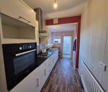 3 bedroom terraced house to rent - Photo 2
