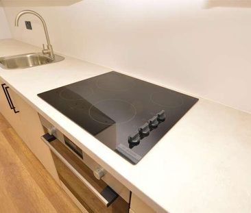 London Road, Redhill, Surrey, RH1 - Photo 6