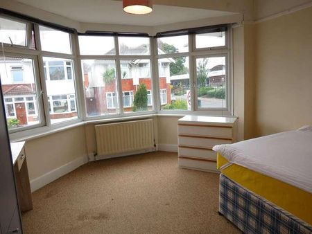Bedroom Detached House In Winton, BH9 - Photo 5