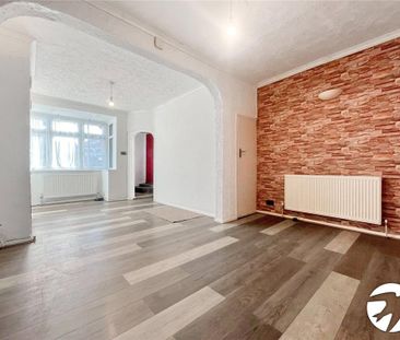 2 bedroom end of terrace house to rent - Photo 2