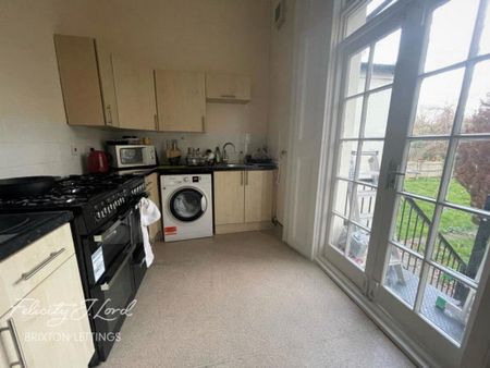 1 bedroom in a flat share to rent - Photo 4