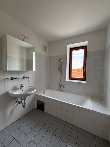 Helle 2-Zimmer-Wohnung im Dachgeschoss mit Loggia - Photo 2