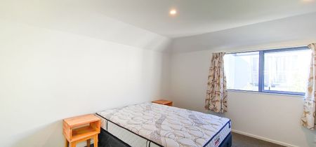 Modern Townhouse in Central City with Garage - Photo 3