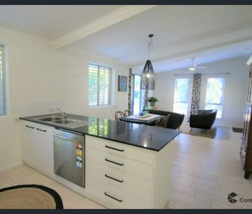 Lowset Unit in Convenient Bongaree Location - Photo 5