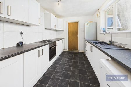 1 bedroom Flat To Let - Photo 5