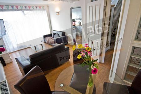 3 bedroom flat to rent - Photo 5