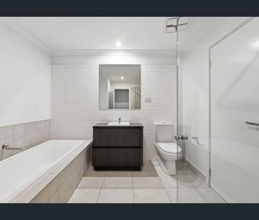 Modern & Low Maintenance Living in the Heart of Oran Park - Photo 5