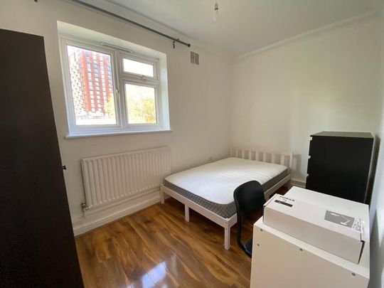 Room in a Shared Flat, Nine Elms Station, SW8 - Photo 1