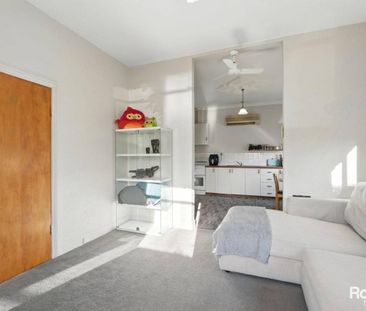 Spacious 2 Bedroom Home with Off Street Parking - Photo 6