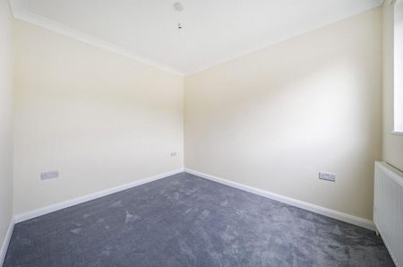 4 bedroom detached house to rent - Photo 4