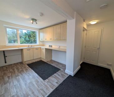 2 bedroom semi-detached bungalow to rent - Photo 4