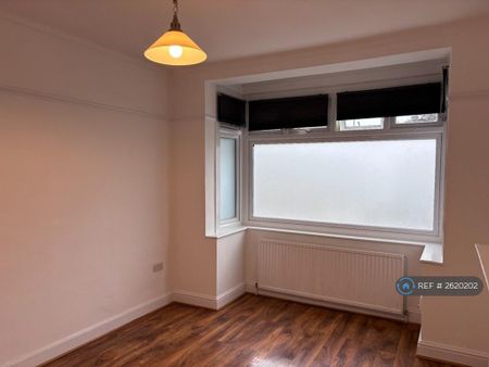 3 bedroom terraced house to rent - Photo 3