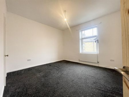3 bed terraced house to rent in Laithe Street, Burnley, BB11 - Photo 3