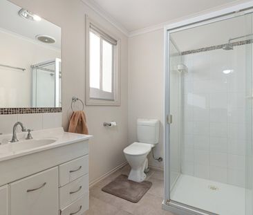 Family Living in Canadian - Photo 1