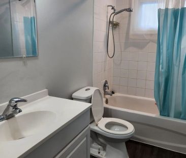 Detached Home For Lease | X8490114 - Photo 1