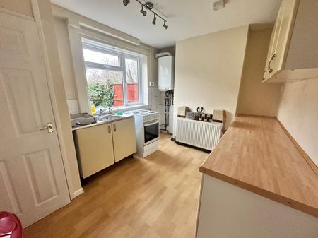 3 bedroom semi-detached house to rent - Photo 2