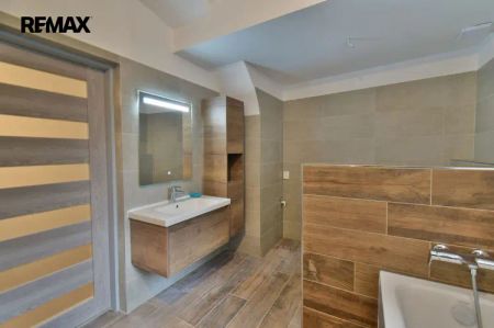 Nabídka pronájmu – moderní byt 2+kk - Photo 2