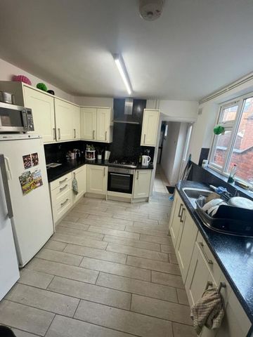 85 Storer RoadLoughborough - Photo 3