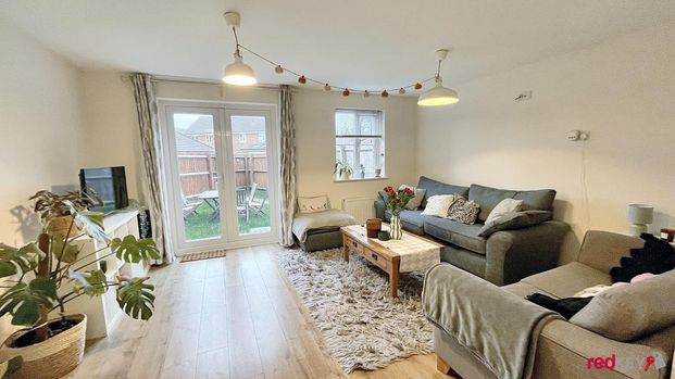 4 bedroom semi-detached house to rent - Photo 1