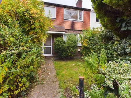 Cheyne Way, Farnborough, Hampshire, GU14 - Photo 3