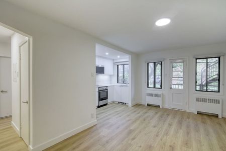 3250 Van Horne Street - Photo 2