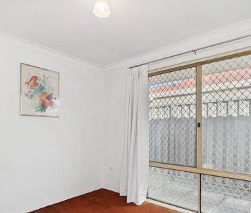 Charming 3-Bedroom Rental House in Peaceful Yangebup Neighborhood - Photo 6