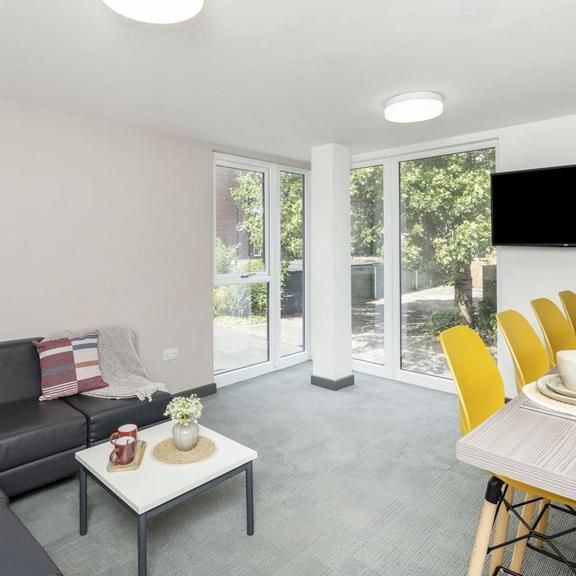 1 bedroom in a flat share to rent - Photo 1