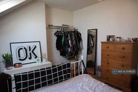 1 bedroom in a house share to rent - Photo 3