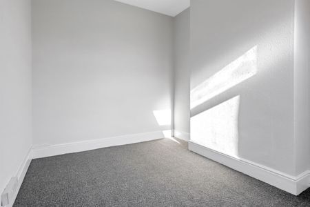 Newdigate Villas, NG7 - Photo 3