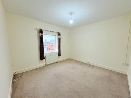 1 BED Flat - Photo 4
