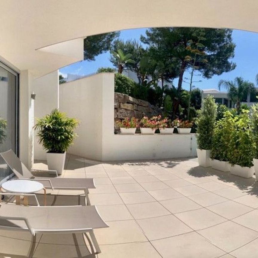 Alquiler de chalet pareado en Calle Sibelius - Photo 1