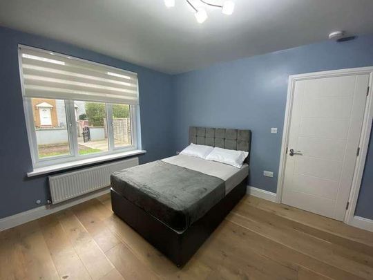 (room) Neasham Road Dagenham, RM8 - Photo 1