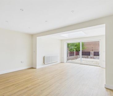 3 bedroom terraced house to rent - Photo 1