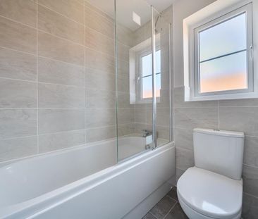 Ilex Drive, Tewkesbury, Gloucestershire - Photo 2