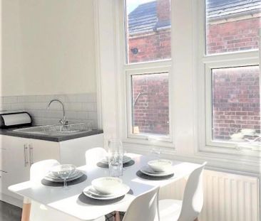 1 bedroom in a flat share to rent - Photo 2