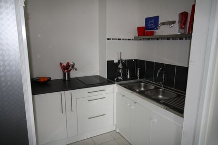 Location Appartement 2 pièces 40m² ORLEANS 45000 - Photo 3