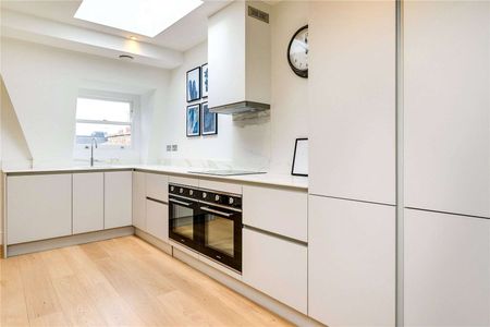 Stunning duplex top floor flat within an exclusive boutique development of a converted Lion house - Photo 3