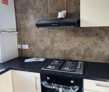 4 bedroom flat to rent - Photo 6