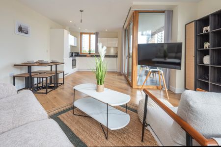 2 Bed Flat, Lockton Street, W10 - Photo 2