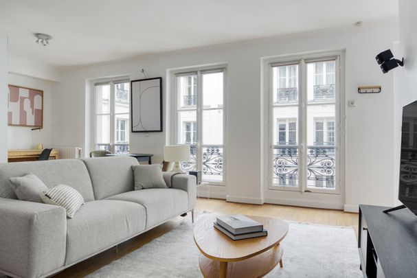 Rue de Berri - Photo 1